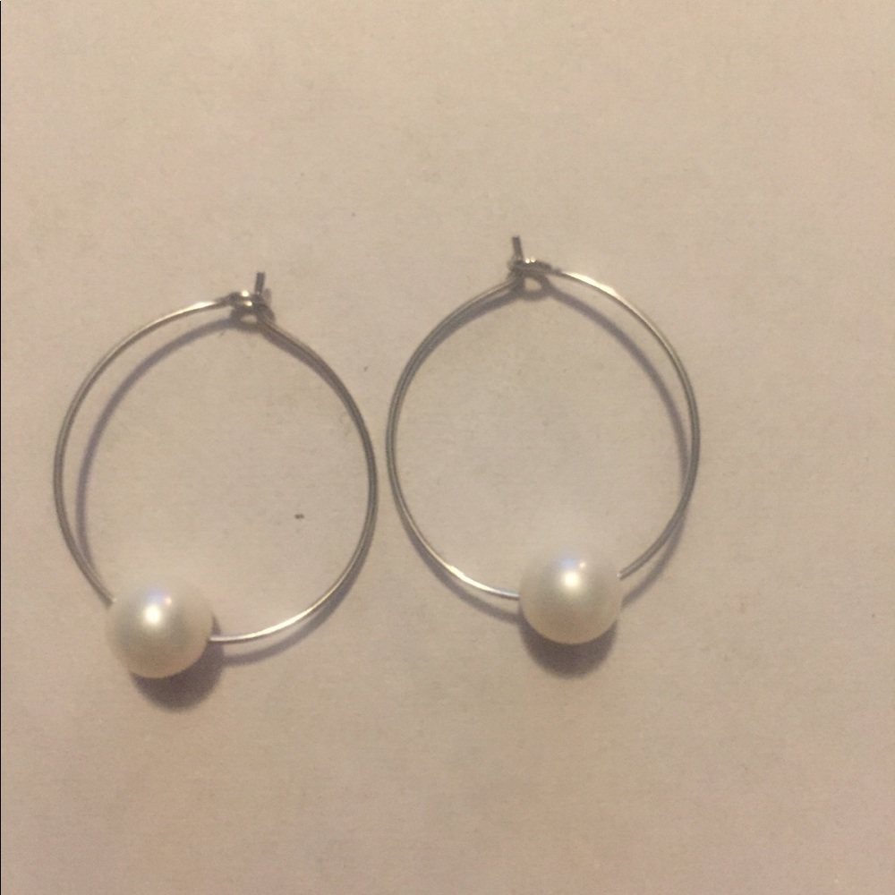 Three sets of freshwater pearl hoop earrings. - Picture 5 of 5